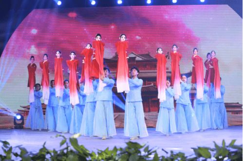 12個節目匯成一臺高品質演出 海內外觀眾共品武漢 味道